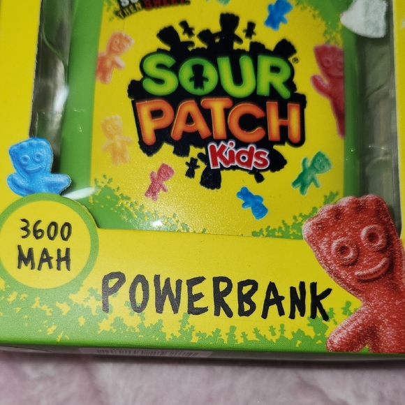 CHARGER GREEN POWERBANK NIB - Picture 2 of 4